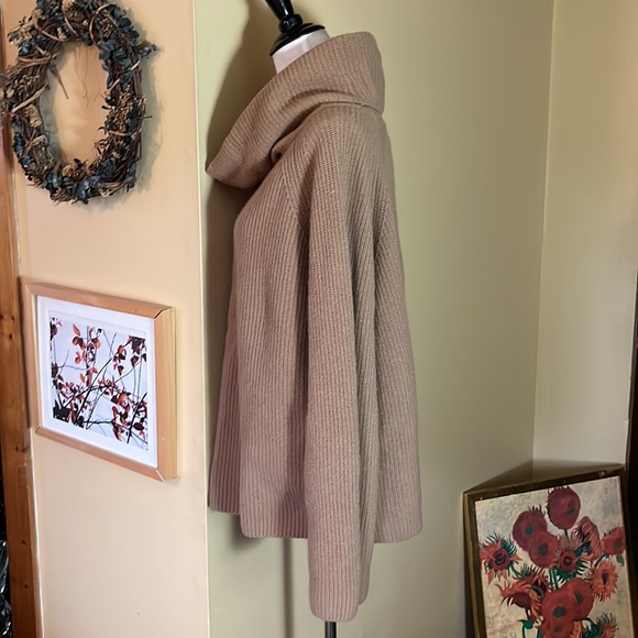 MAXMARA Size XL Oversized Ribbed Taupe Turtleneck 100% Pure New Wool Luxe $649 - Picture 7 of 11